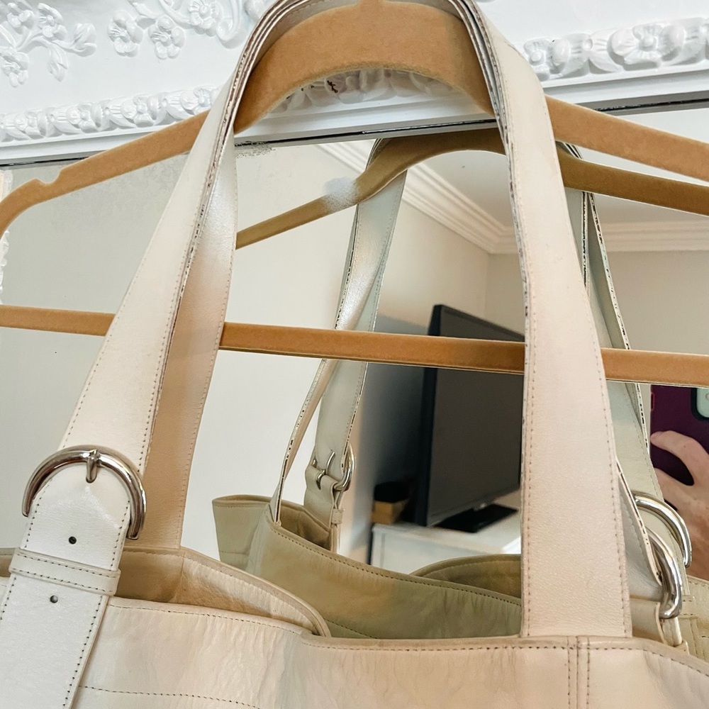 Coach Classic Cream White Large Leather Tote Bag - Picture 6 of 10